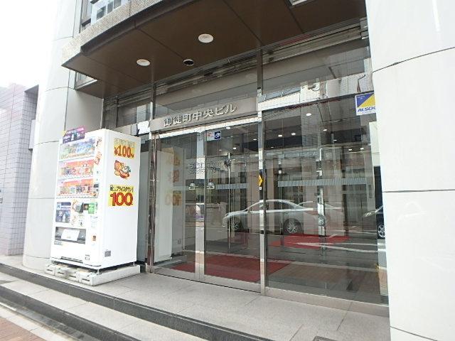 御徒町中央ビルエントランス②
