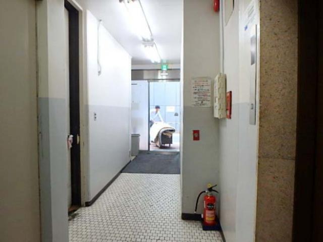 イーストビルホール③
