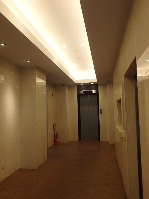 ホール①