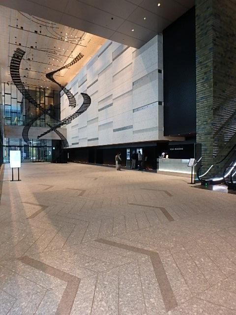 ホール①