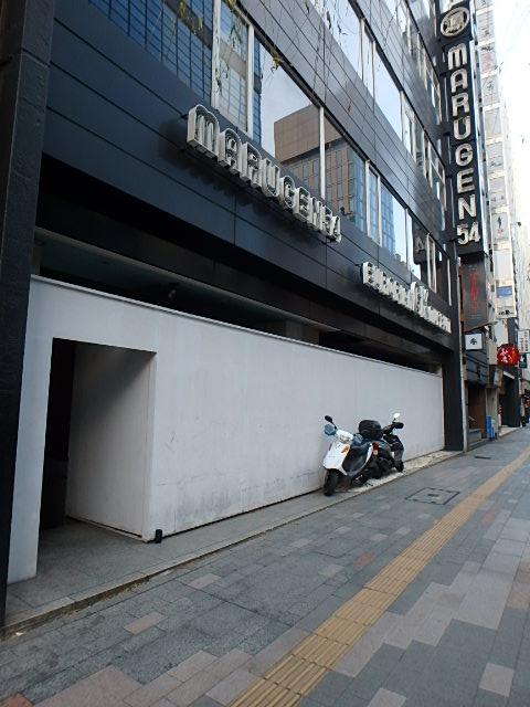 伊勢半ビルエントランス①