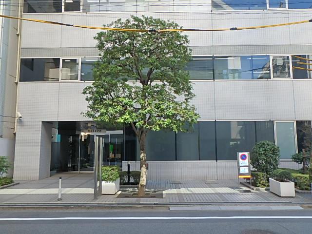 馬事畜産会館エントランス①