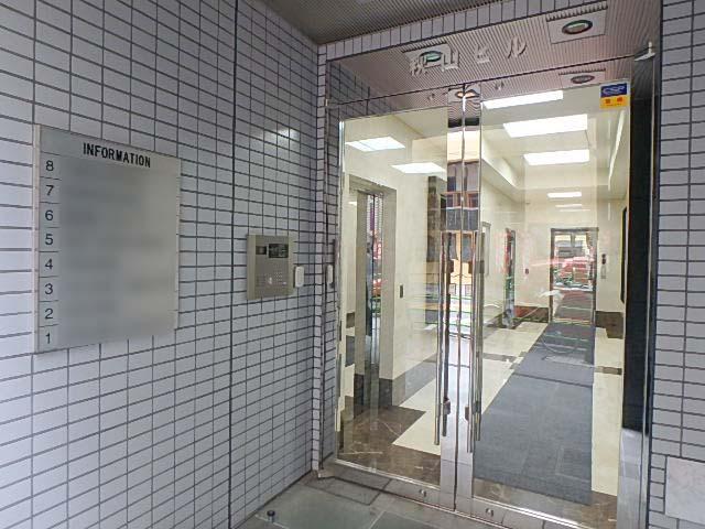 秋山ビルエントランス②