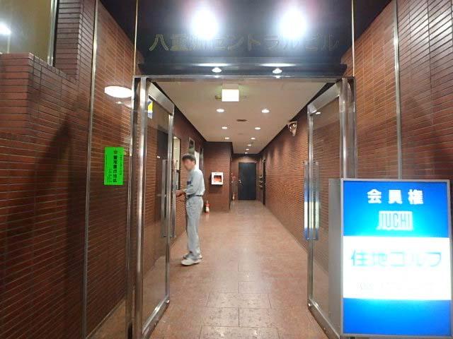 ホール①
