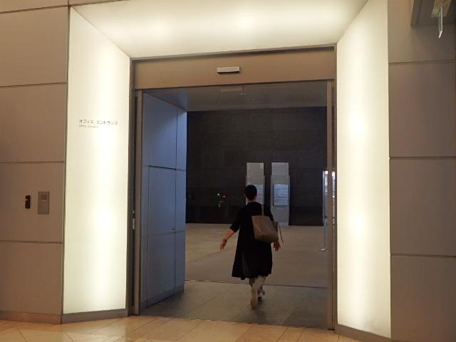 ホール①