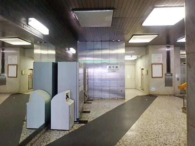ホール①