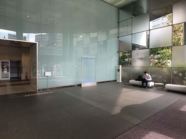 ホール①