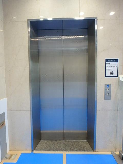 ホール④