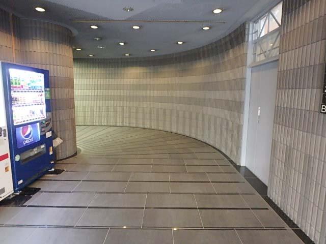 ホール①