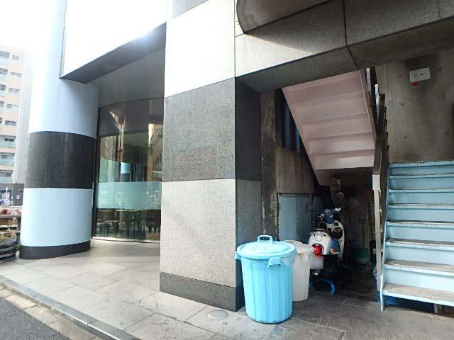 美工本郷ビルエントランス①