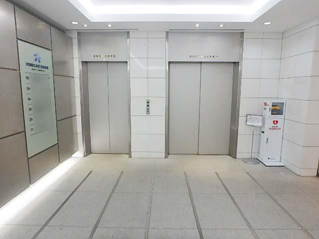 ホール②