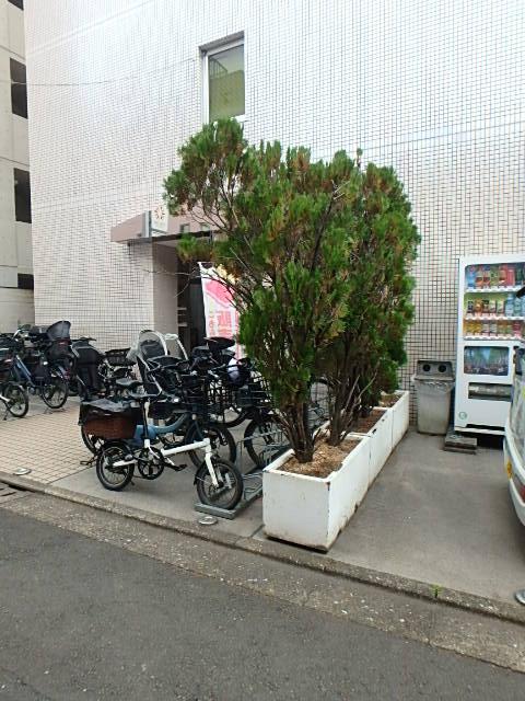 エヌエスティービルエントランス①