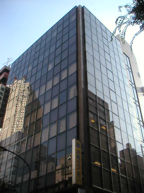 城北自動車会館ビルエントランス④