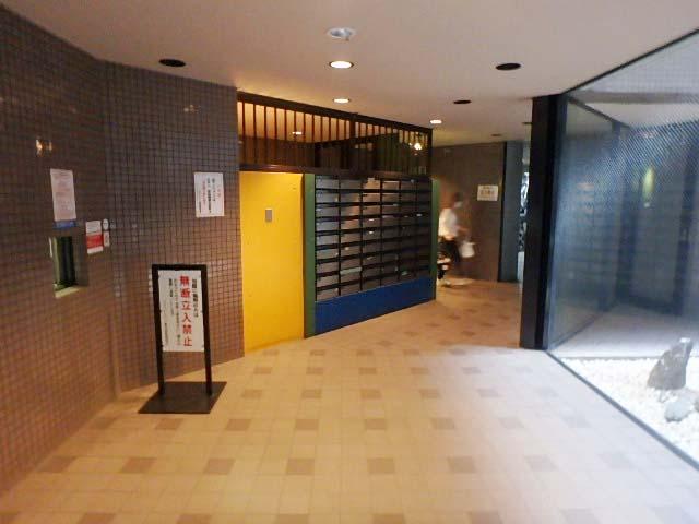 ホール①
