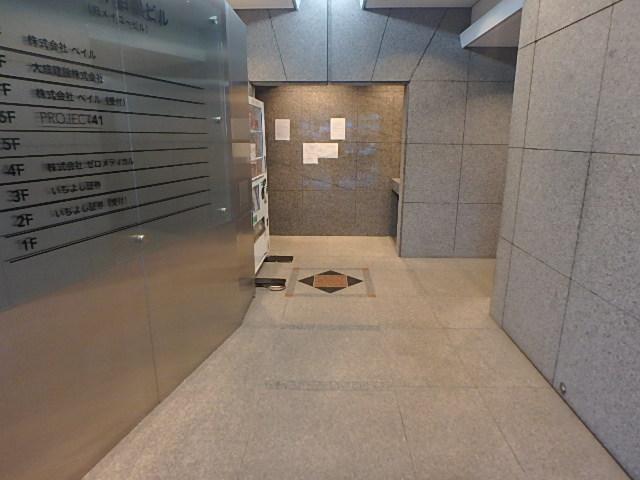 ホール①