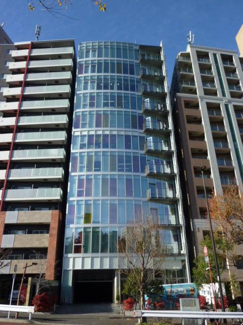 「AD市ヶ谷ビル」外堀通り沿い!丸みを帯びたガラス張りの外観が自然光を取り込みます✨️