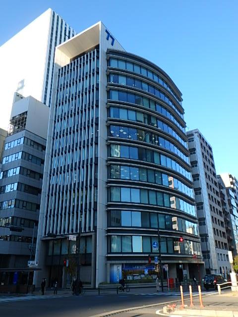 「七十七銀座ビル」大通り沿い角地！駅出口目の前でアクセス・視認性・開放感申し分なしのオフィスビル🏢
