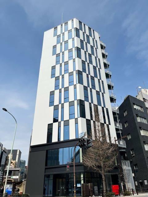 「合人社東京八丁堀ビル」執務室は天井高2700mm×ガラス多用でコンパクトながら開放的な空間を実現!