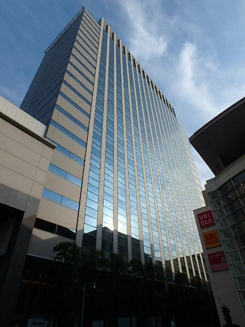 「深川ギャザリア　タワーＳ棟」ギャザリアというひとつの街区。その中核にそびえるオフィスタワーです🌇