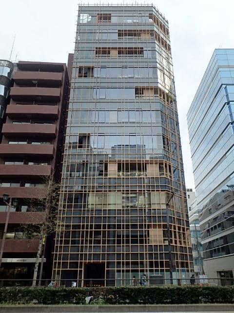 「ＫＯＪＩＭＡＣＨＩ　ＴＥＲＲＡＣＥ」網目から吹き込む季節の移ろい🌿🍂企業の新たな舞台へ――