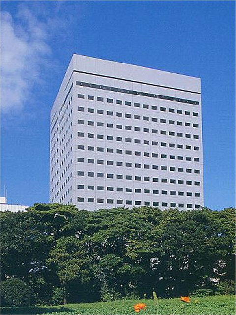 「浜離宮パークサイドプレイス」広々空間を活かしたオフィスビル！！背面には浜離宮のグリーンが広がっています🌳🌳