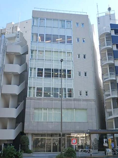 「Ｎｅｔ１三田ビル」港区の中でも落ち着いた雰囲気の三田エリア。肩肘張らないワークプレイス🖱️